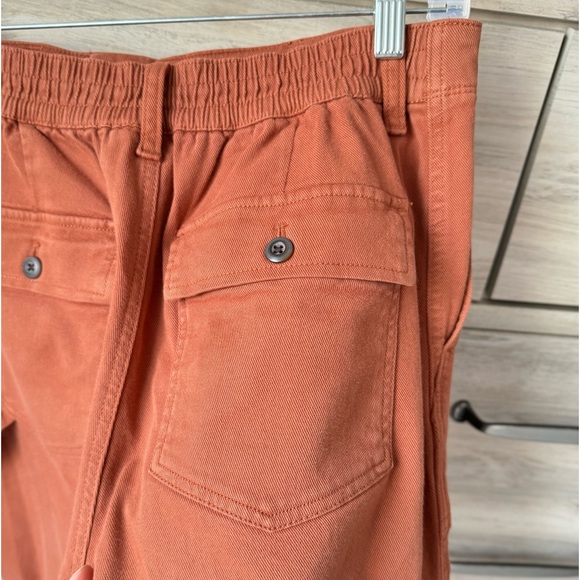 Super cool and comfortable High Rise Straight Crop Chinos by Gap size 10 - Picture 3 of 13